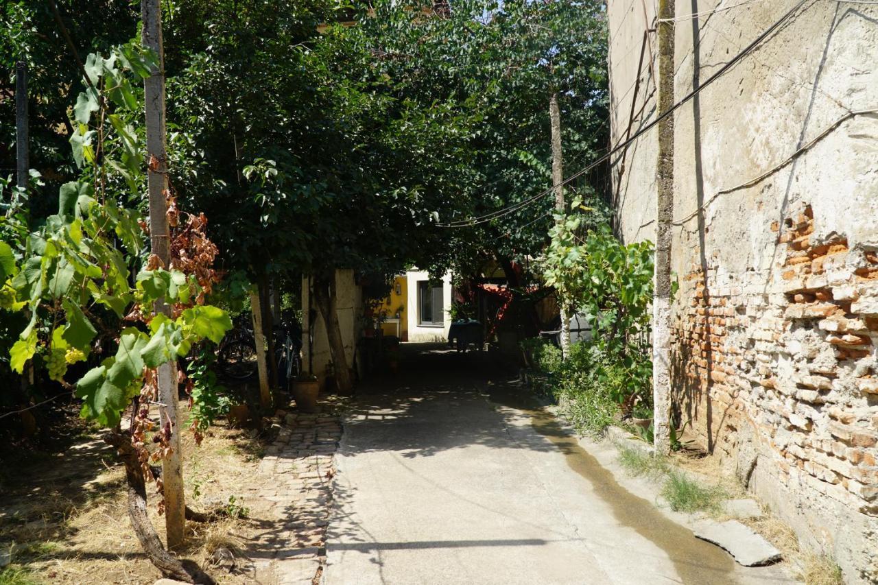 Albaniantrip Rooms And Apartments Tirana Bagian luar foto