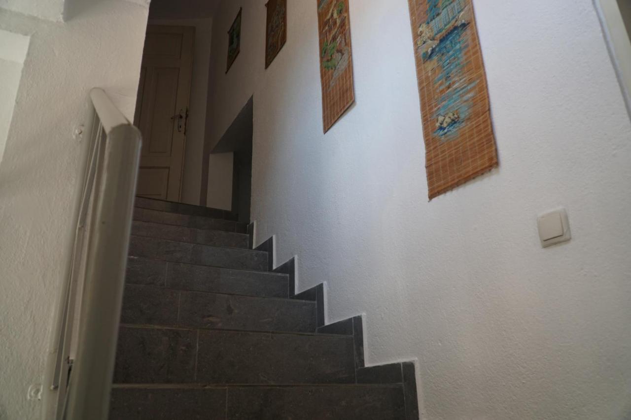 Albaniantrip Rooms And Apartments Tirana Bagian luar foto