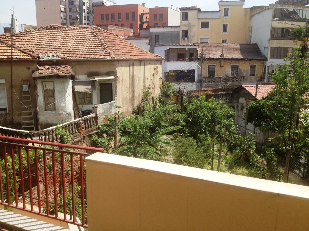 Albaniantrip Rooms And Apartments Tirana Bagian luar foto