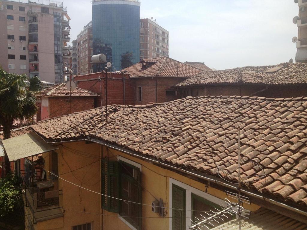 Albaniantrip Rooms And Apartments Tirana Bagian luar foto